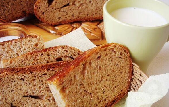 Schwarzbrot mit Kefir als Teil der japanischen Ernährung