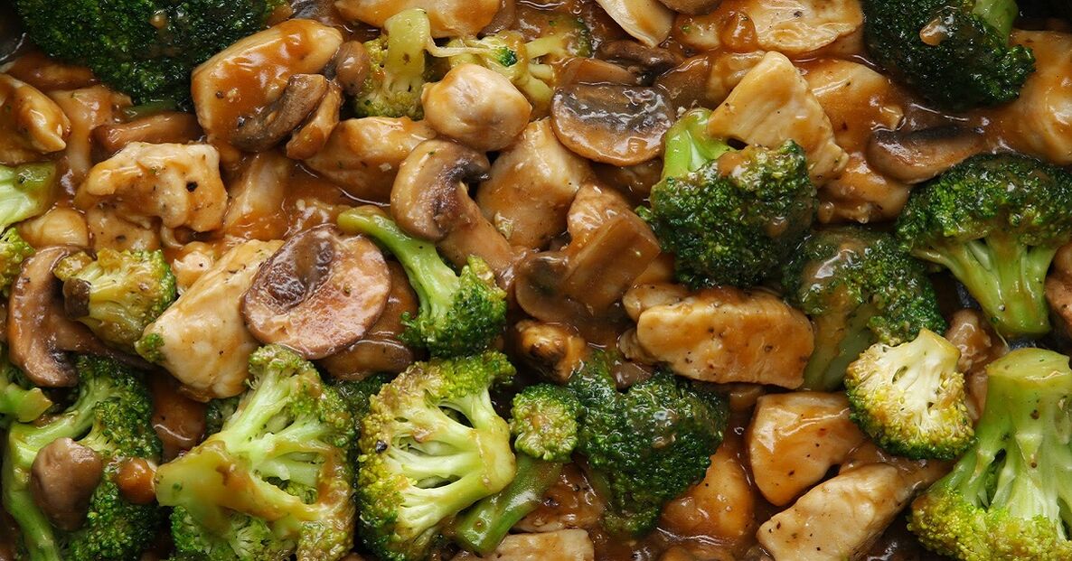 Hähnchen mit Brokkoli und Soße